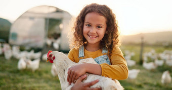 鸡微笑女孩农场学习农业<strong>农村</strong>阿根廷快乐年轻的可持续<strong>发展</strong>的孩子动物鸟公鸡场自然农业