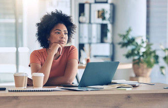 思考移动PC黑色的女人规划市场营销广告公司关键绩效指标增长办公室员工科技业务女人小业务启动远程工作有创意的策略
