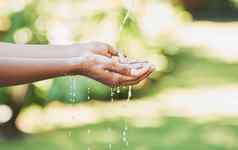 户外手水清洁水合作用卫生护理飞溅健康自然手阿卡洗防止细菌删除污垢新鲜环境
