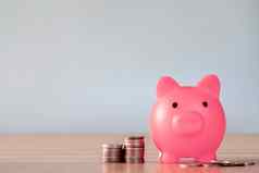 小猪银行粉红色的颜色钱堆栈一步日益增长的增长储蓄钱概念金融业务投资复制空间文本灰色的背景