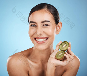 猕猴桃美肖像女人孤立的工作室背景自然护肤品化妆品面部发光素食主义者水果产品模型快乐模型人脸皮肤病学维生素
