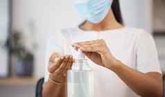 科维德手女人洗手液清洁消毒防止科维德卫生消毒女孩脸面具瓶抗菌酒精过来这里细菌细菌病