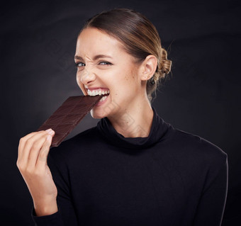 巧克力饮食美女人护肤品健康的糖果奢侈品健康食物肖像快乐卡路里化妆品可可甜点皮肤工作室背景