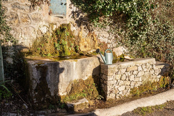 喷泉小小镇灌木丛都是部门法国