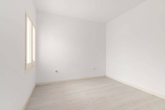 视图空白色明亮的房间窗口家具绘画改造木地板上地脚线概念美丽的<strong>简洁</strong>的室内鼓舞人心的的想法