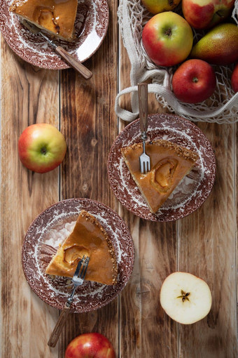 感恩节乡村木表格设置苹果馅饼首页烘焙