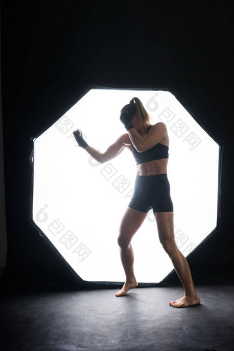 很酷的女战斗机拳击绷带火车工作室混合武术艺术