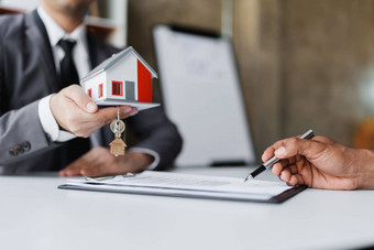 真正的房地产公司买房子土地交付键房子客户同意使首页购买协议使贷款协议