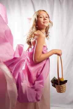 肖像可爱的孩子女孩摆姿势粉红色的美丽的衣服白色背景模型工作室温柔的魔法公主仙女塔莉照片拍摄白色背景