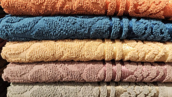 摘要背景纹理堆栈彩色的软特里毛巾很多色彩斑斓的浴毛巾堆放棉花毛巾酒店首页浴室厨房