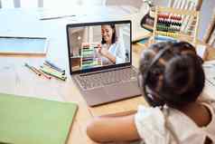 孩子学生研究在线移动PC学习数学计数数字数字老师网络学习算盘孩子听讲座耳机生活房间表格