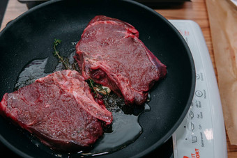 生牛肉肉烹饪牛排生牛肉切片烹饪肉烹饪牛排烹饪类