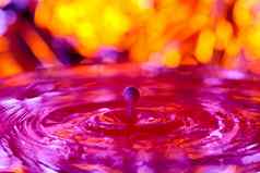 下降瀑布密集的液体红色的背景摘要色彩斑斓的背景