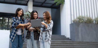 集团亚洲大学学生阅读书辅导特殊的类考试草场在户外幸福<strong>教育</strong>学习概念回来学校概念青少年人<strong>主题</strong>