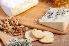 健康的食物分化类型奶酪木背景