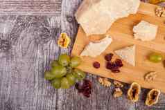 健康的食物分化类型奶酪木背景