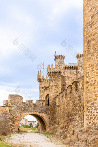 垂直照片墙中世纪的城堡