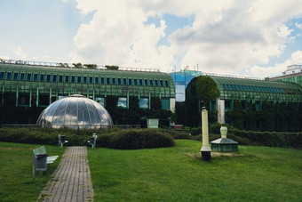 华沙波兰植物花园屋顶华沙大学图书馆现代体系结构绿色植物可持续发展的建筑体系结构未来主义的亲生物设计生态绿色现代建筑现代花园植物