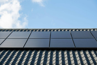 生态房子太阳能面板替代传统的<strong>能源</strong>电池带电太阳能细胞广告<strong>绿色能源</strong>可持续发展的生活可再生