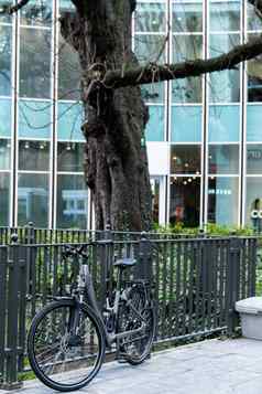 格但斯克波兰论坛购物中心自行车停购物购物中心现代自行车停城市街业务中心区外设计女自行车现代城市