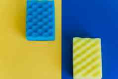 黄色的蓝色的洗碗海绵色彩斑斓的背景前视图作文复制空间概念清洁国家颜色乌克兰