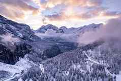 瑞士冬天景观日落雪山