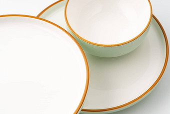 集陶瓷餐具孤立的白色背景