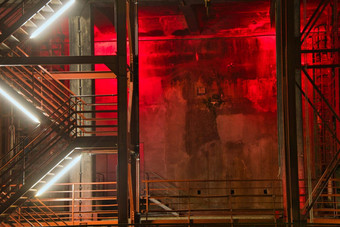 红色的照亮金属楼梯晚上网站zollverein煤矿埃森德国