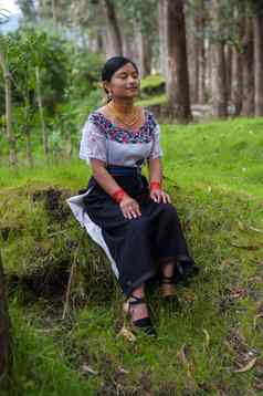 本地的女人土著精神上的仪式亚马逊