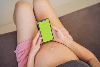 怀孕模型应用程序移动怀孕在线孕妇应用程序怀孕了妈妈。电话模拟怀孕医学制药学健康护理人概念