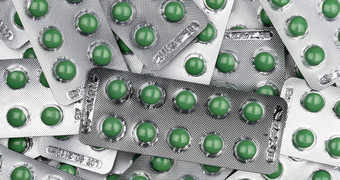 完整的框架绿色轮药片泡包处方医学前视图绿色平板电脑药片制药制造业行业健康护理医疗概念维生素补充