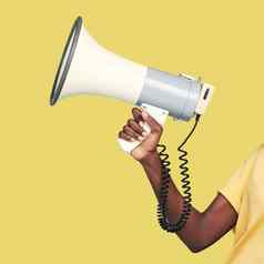 黑色的女人手扩音器模型公告广告市场营销黄色的工作室背景手持有扩音器大声的声音演讲新闻模拟复制空间