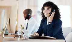 crm调用中心黑色的女人沟通引领一代工人办公室调用客户服务网络支持思考联系员工微笑在线咨询工作
