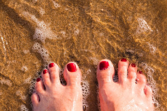 女人的腿只脚站<strong>沙子</strong>海滩夏天假期概念前脚趾<strong>图片</strong>空间