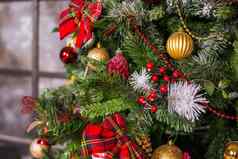 圣诞节一年装饰装饰物挂圣诞节树圣诞节假期背景花环俗丽的球装饰照亮圣诞节树明信片