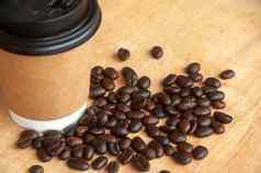 外卖咖啡杯包围咖啡豆子可定制的空间文本的想法复制空间咖啡概念