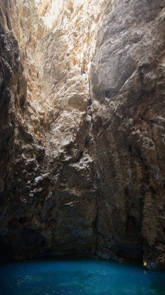 绿松石湖普罗瓦尔洞穴南部坡山马舒克普罗瓦尔洞穴皮亚季戈尔斯克湖绿松石水洞穴地下湖普罗瓦尔失败皮亚季戈尔斯克