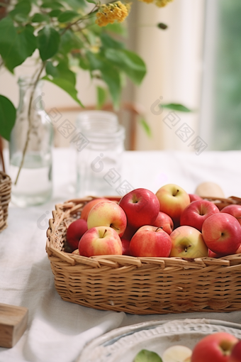 竹筐里的苹果水果堆放