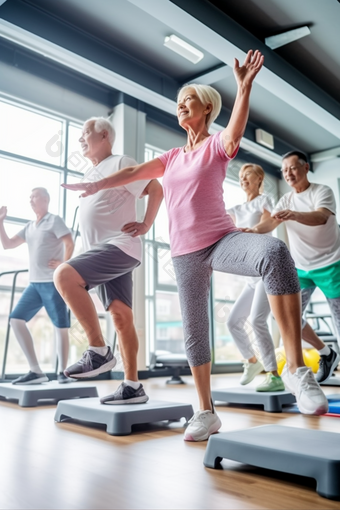 老年健身房快乐锻炼老年活动自然