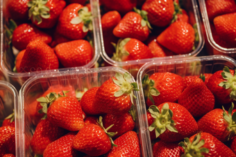 草莓运输水果物流农村物流