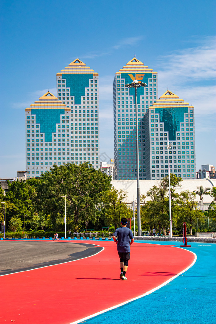 户外操场跑道跑步摄影图图片