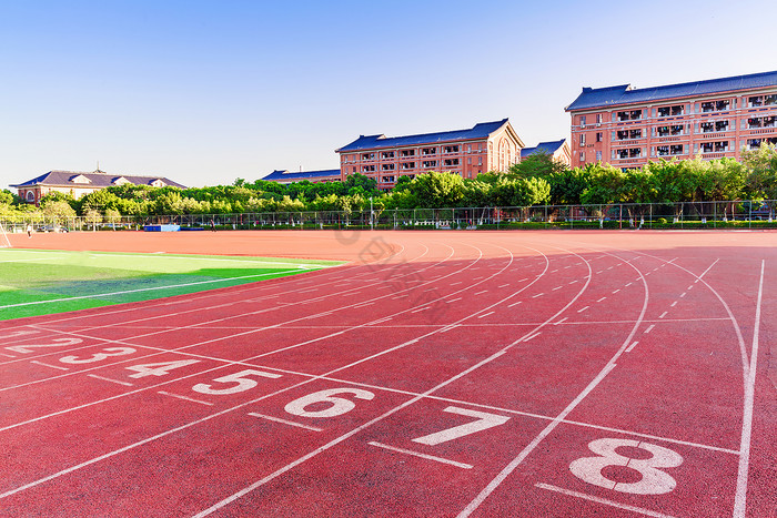 南医大学院操场跑道图片