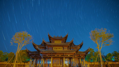 庙宇正面夜间星空延时实拍影视素材