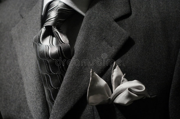 灰色夹克和领带