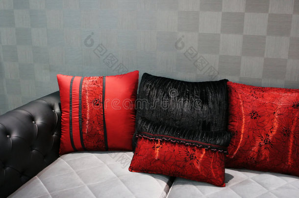 黑红色现代沙发