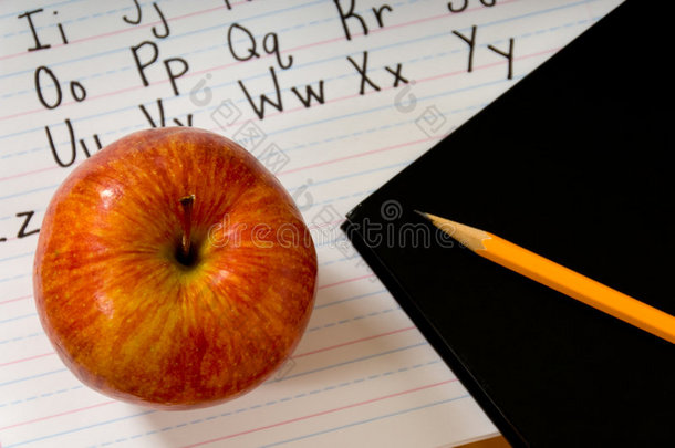 带字母表的苹果