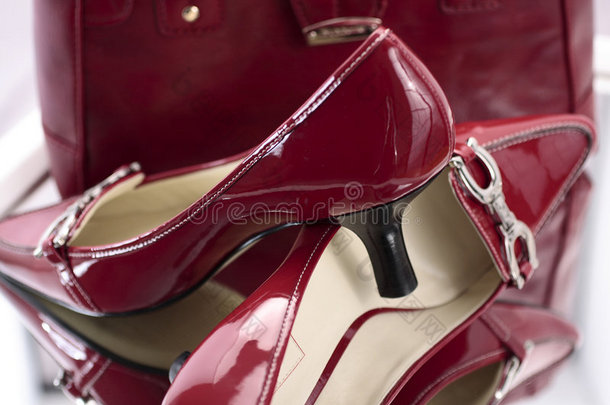 红色女式高跟鞋