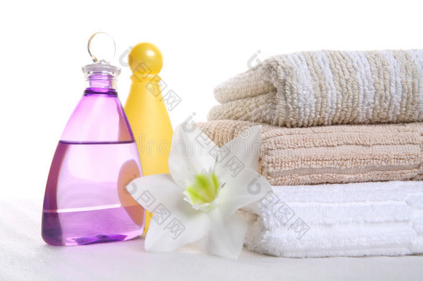 香油、洗发水和毛巾