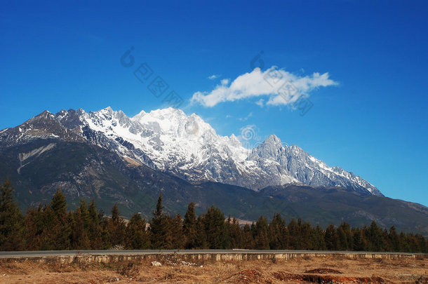 玉龙雪山