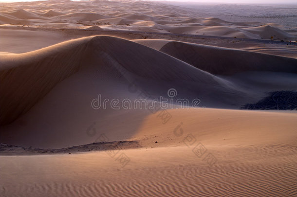 沙漠沙丘上的日落